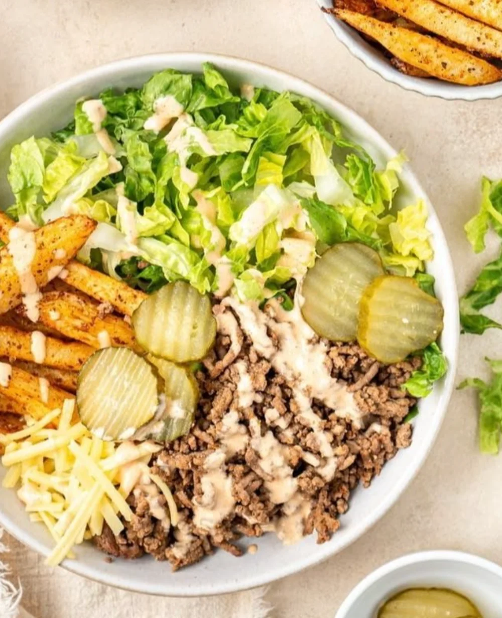 Deliciously garnished Burger Bowl filled with fresh ingredients
